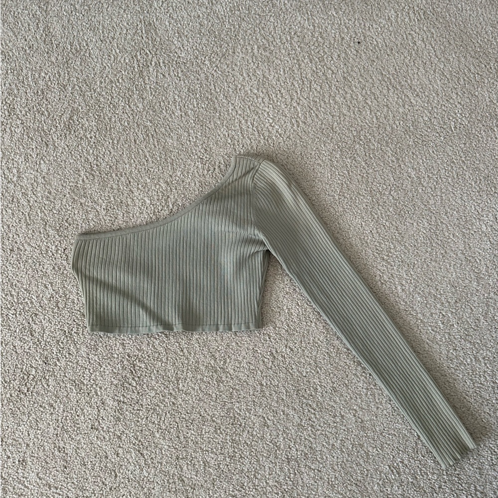 One shoulder light green sweater